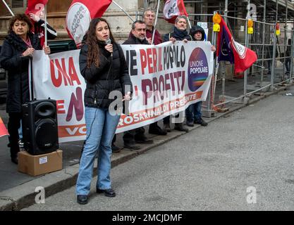 Roma, Italia, Italia. 21st Jan, 2023. Unione popolare presenta i candidati alle elezioni regionali che si terranno il 12 e 13 febbraio a Roma e Lazio. L'iniziativa si è svolta di fronte all'ex ospedale di San Giacomo, uno dei luoghi simbolici dello smantellamento della sanità pubblica nella regione, situato nel centro di Roma. L'ospedale è stato chiuso nel 2008 e mai riaperto e ad oggi è oggetto di speculazione immobiliare. (Credit Image: © Patrizia CORTELLESSA/Pacific Press via ZUMA Press Wire) SOLO PER USO EDITORIALE! Non per USO commerciale! Foto Stock