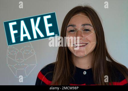 Concetto Deepfake che abbina i movimenti facciali con un volto diverso di un'altra donna in una foto. Scambio di facce o rappresentazione. Foto Stock