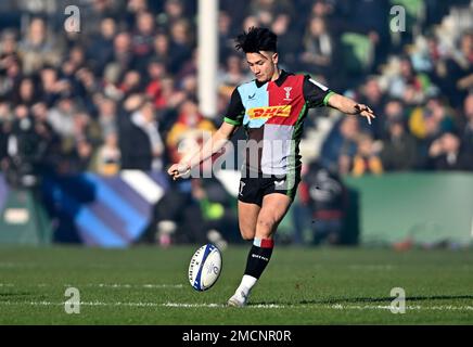 Twickenham, Regno Unito. 21st Jan, 2023. Campionato europeo di rugby. Harlequins V Cell C Sharks. Twickenham Stoop. Twickenham. Marcus Smith (Harlequins) calcia durante la Harlequins V Cell C Sharks Heineken Champions Cup round 4, Pool A match. Credit: Sport in Pictures/Alamy Live News Foto Stock