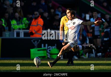 Twickenham, Regno Unito. 21st Jan, 2023. Campionato europeo di rugby. Harlequins V Cell C Sharks. Twickenham Stoop. Twickenham. Curwin Bosch (Sharks) calcia durante la Harlequins V Cell C Sharks Heineken Champions Cup round 4, Pool A match. Credit: Sport in Pictures/Alamy Live News Foto Stock