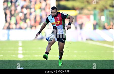 Twickenham, Regno Unito. 21st Jan, 2023. Campionato europeo di rugby. Harlequins V Cell C Sharks. Twickenham Stoop. Twickenham. Joe Marchant (Harlequins) calcia durante la Harlequins V Cell C Sharks Heineken Champions Cup round 4, Pool A match. Credit: Sport in Pictures/Alamy Live News Foto Stock