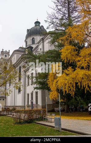 Kollegienkirche, vecchia chiesa universitaria in autunno, Salisburgo, Austria Foto Stock