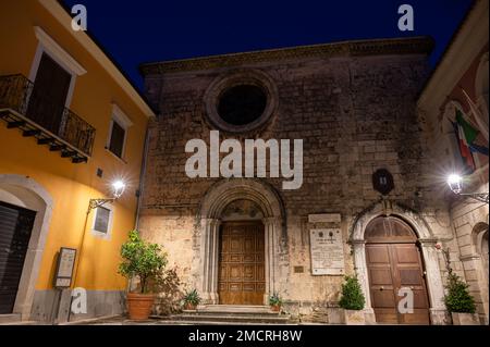 La Chiesa di S. Francesco, con l'annesso Monastero dei Padri Conventuali, fu costruita nel 1256 e completata nel 1267 Foto Stock