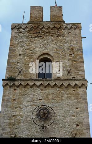 Torre San Giovanni o della Candelora si trova nel quartiere Lanciano Vecchia, il più antico di Lanciano, in Via dei Frentani Foto Stock