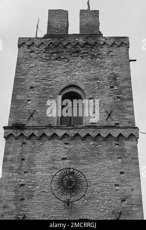 Torre San Giovanni o della Candelora si trova nel quartiere Lanciano Vecchia, il più antico di Lanciano, in Via dei Frentani Foto Stock