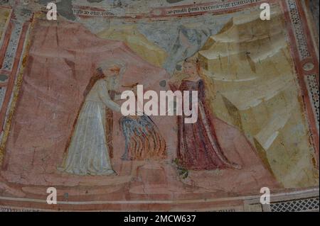 Risalente al 14th° secolo, la Chiesa è composta da un'unica navata rettangolare e da un'abside semicircolare, quest'ultima affrescata con episodi del Th Foto Stock