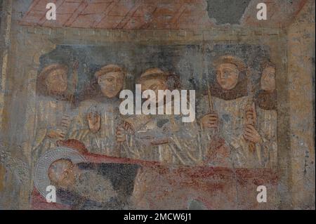 Risalente al 14th° secolo, la Chiesa è composta da un'unica navata rettangolare e da un'abside semicircolare, quest'ultima affrescata con episodi del Th Foto Stock