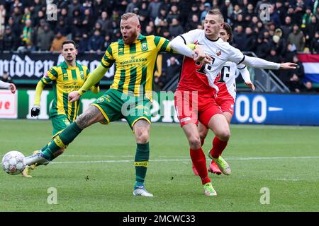 DEN HAAG, PAESI BASSI - GENNAIO 22: Thomas Verheydt di ADO Den Haag, Rick Meissen di Jong FC Utrecht durante la partita di Keuken Kampioen Divisie tra ADO Den Haag e Jong FC Utrecht a Bingoal Stadion il 22 Gennaio 2023 a Den Haag, Paesi Bassi (Foto di Hans van der Valk/Orange Pictures) Foto Stock