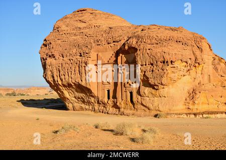 Tombe nabatee a Djabal al-Ahmar, Hegra o Maha'in Salih, regione di AlUla, provincia di Medina, Arabia Saudita, Penisola Araba Foto Stock