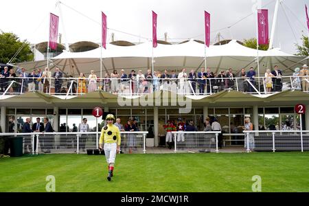 Qatar Goodwood Festival Meeting 26th luglio 2022 al Goodwood Racecourse di Chichester - Day One - Jockey Andrea Atzeni Foto Stock