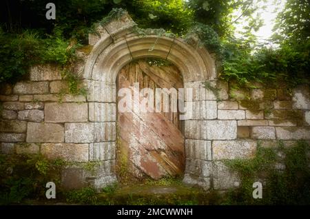 Porta d'ingresso, cancello, portale, Locronan (Lokorn), Finistere, Bretagna, Francia Foto Stock