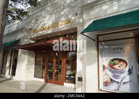 WINTER PARK, FLORIDA, USA - 2 gennaio 2022: Vista del negozio di facciata William Sonoma in Downtown Street con immagine fotografica Foto Stock