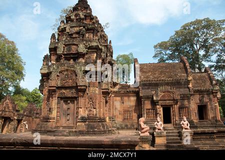 Tempio di Banteay Srei, complesso di Angkor, Siem Riep, Cambogia Foto Stock