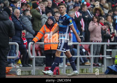 Uno sconsolato Dael Fry #6 di Middlesbrough decade dopo aver ricevuto un cartellino rosso durante la partita del campionato Sky Bet tra Sunderland e Middlesbrough allo Stadio di Light, Sunderland, Regno Unito, 22nd gennaio 2023 (Foto di James Heaton/News Images) Foto Stock