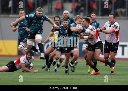 Ystrad Mynach, Regno Unito. 22nd Jan, 2023. Bradley Roberts of the Dragons fa una pausa. European Challenge Cup rugby, pool B match, Dragons contro Emirates Lions al CCBC Centre for Sporting Excellence di Ystrad Mynach, Galles, domenica 22nd gennaio 2023. pic di Andrew Orchard/Andrew Orchard sports photography/Alamy Live news Credit: Andrew Orchard sports photography/Alamy Live News Foto Stock