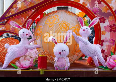 Londra, Regno Unito. 22nd Jan, 2023. Londra Chinatown celebra il Capodanno lunare 2023, anno del coniglio. Credit: Marcin Rogozinski/Alamy Live News Foto Stock