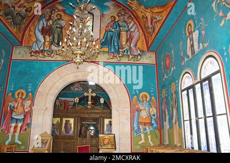 Dipinti interni - Chiesa greco-ortodossa di Giovanni Battista. Al Maghtas, Giordania Foto Stock