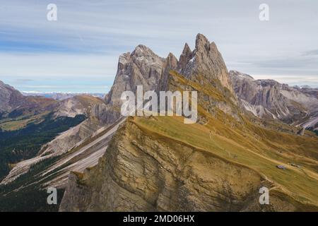 Paesaggi dolomitici, Seceda con nuvole in autunno nelle Alpi dolomitiche, Alto Adige, Italia Foto Stock