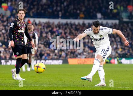 Jack Harrison del Leeds United tenta un tiro in gol durante la partita della Premier League a Elland Road, Leeds. Data immagine: Domenica 22 gennaio 2023. Foto Stock