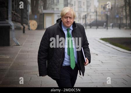 Kiev, Ucraina. 22nd Jan, 2023. L'ex primo ministro britannico Boris Johnson si reca a un incontro con il presidente ucraino Volodymyr Zelenskyy presso l'edificio dell'amministrazione presidenziale, il 22 gennaio 2023 a Kiev, Ucraina. Credit: Ukraine Presidency/Ukraine Presidency/Alamy Live News Foto Stock