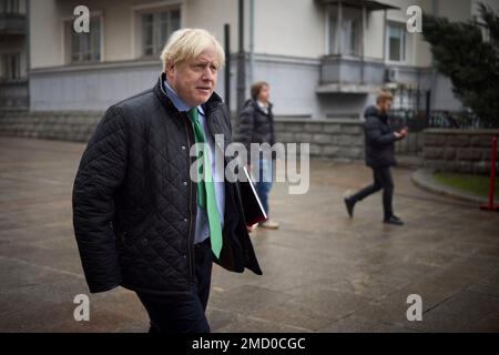 Kiev, Ucraina. 22nd Jan, 2023. L'ex primo ministro britannico Boris Johnson si reca a un incontro con il presidente ucraino Volodymyr Zelenskyy presso l'edificio dell'amministrazione presidenziale, il 22 gennaio 2023 a Kiev, Ucraina. Credit: Ukraine Presidency/Ukraine Presidency/Alamy Live News Foto Stock