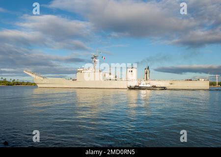 220712-N-HB628-1032.jpg PEARL HARBOR (12 luglio 2022) il BRACCIO della nave di atterraggio della Marina militare messicana Usumacinta (A-412) parte da Pearl Harbor per iniziare la fase in mare di Rim of the Pacific (RIMPAC) 2022, 12 luglio. Ventisei nazioni, 38 navi, quattro sottomarini, più di 170 aerei e 25.000 personale partecipano al RIMPAC dal giugno 29 al 4 agosto nelle isole hawaiane e nella California meridionale. Il più grande esercizio marittimo internazionale del mondo, RIMPAC offre un’opportunità di formazione unica, promuovendo e sostenendo al tempo stesso relazioni di cooperazione tra i partecipanti fondamentali per garantire la t Foto Stock