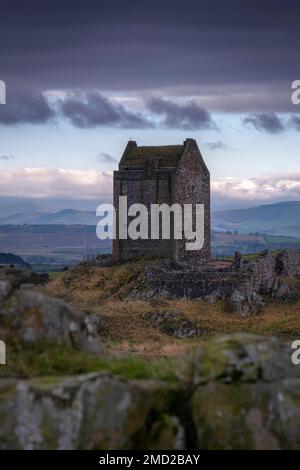 Smailholm Tower, Smailholm, vicino a Kelso, Roxburghshire, Scottish Borders, Scozia, Regno Unito Foto Stock