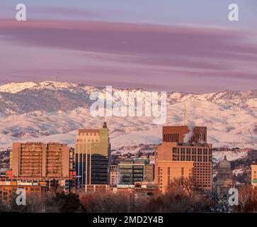Inverno a Boise Idaho al tramonto con neve sulle colline Foto Stock