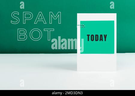 Scrittura a mano segno Spam Bot, concetto che significa programma autonomo su Internet che invia spam agli utenti Foto Stock