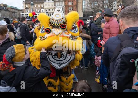 Edimburgo, Scozia, Regno Unito. 22nd gennaio 2023. Festa di Capodanno cinese al Mound per celebrare l'anno del coniglio. Credit: SKULLY/Alamy Live News Foto Stock