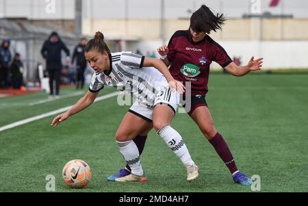 Pomigliano, Italia. 22nd Jan, 2023. Lisa Boattin (13) Donne Juventus durante il Campionato Italiano di Calcio una partita femminile 2022/2023 tra Pomigliano Femminile vs Juventus Donne allo stadio Ugo Gobbato di Pomigliano D'Arco (NA), Italia, il 21 gennaio 2023 Credit: Independent Photo Agency/Alamy Live News Foto Stock