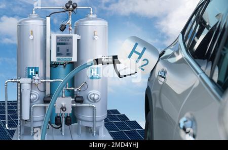 Auto con ugello di rifornimento di idrogeno su un background di H2 fabbrica. Concetto di produzione di idrogeno da fonti di energia rinnovabili Foto Stock