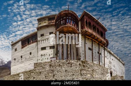 Baltit Fort a 2.438 metri nella valle di Hunza, vicino alla città di Karimabad, nella regione Gilgit-Baltistan del nord del Pakistan Foto Stock