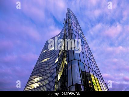 Vienna, Austria, dicembre 2019: Una visione della sede centrale di OMV che l'azienda austriaca del petrolio e del gas Foto Stock