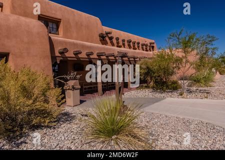 Centro visitatori storico, costruito dal WPA nel 1930s, nel Parco Nazionale di White Sands, New Mexico, USA Foto Stock