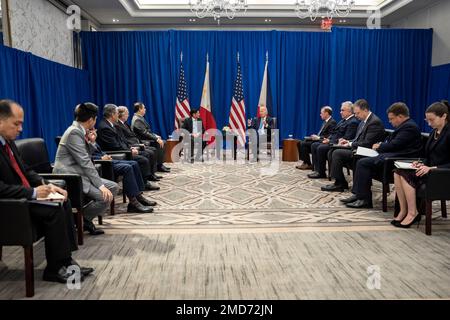 Reportage: Il presidente Joe Biden ospita un incontro bilaterale con il presidente Ferdinand Romualdez Marcos, Jr. Delle Filippine, mercoledì 21 settembre 2022, all'InterContinental Barclay di New York Foto Stock