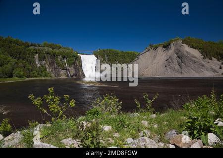 Montmorency Falls in primavera, Montmorency Falls Park, Beauport, Quebec, Canada. Foto Stock