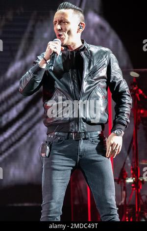 Verona, Italia. 09th maggio, 2022. Un gruppo pop italiano di Moda sul palco durante le loro esibizioni dal vivo per BuonFortuna Live Tour il 9th maggio 2022 all'Arena di Verona (Foto di Roberto Tommasini/NurPhoto) Credit: NurPhoto SRL/Alamy Live News Foto Stock