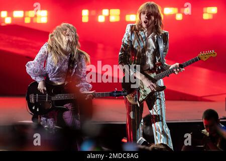 Verona, Italia. 28th Apr, 2022. Una rock band italiana di Maneskin sul palco durante le prime esibizioni live italiane dopo la pandemia, 28th aprile 2022 all'Arena di Verona (Foto di Roberto Tommasini/NurPhoto) Credit: NurPhoto SRL/Alamy Live News Foto Stock