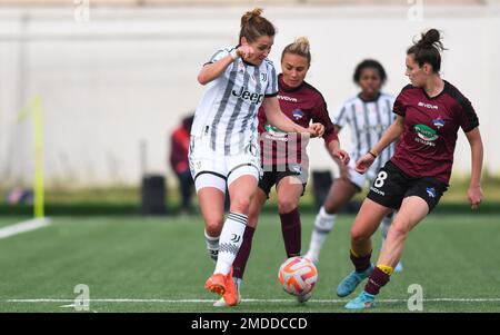 Cristiana Ghirelli (10) Juventus Donne durante il Campionato Italiano di Calcio una partita femminile 2022/2023 tra Pomigliano Femminile e Juventus Donne allo stadio Ugo Gobbato di Pomigliano D'Arco (NA), il 21 gennaio 2023 Foto Stock