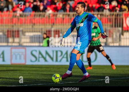 Monza, Italia. 22nd Jan, 2023. Gianluca Pegolo di US Sassuolo visto in azione durante la Serie A 2022/23 partita di calcio tra AC Monza e US Sassuolo all'U-Power Stadium. (Punteggio finale; AC Monza 1:1 US Sassuolo) Credit: SOPA Images Limited/Alamy Live News Foto Stock