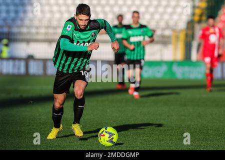 Monza, Italia. 22nd Jan, 2023. Domenico Berardi di US Sassuolo ha visto in azione durante la Serie Una partita di calcio 2022/23 tra AC Monza e US Sassuolo all'U-Power Stadium. (Punteggio finale; AC Monza 1:1 US Sassuolo) Credit: SOPA Images Limited/Alamy Live News Foto Stock