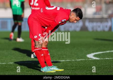 Monza, Italia. 22nd Jan, 2023. Armando Izzo dell'AC Monza visto durante la Serie Una partita di calcio del 2022/23 tra l'AC Monza e il Sassuolo americano all'U-Power Stadium. (Punteggio finale; AC Monza 1:1 US Sassuolo) Credit: SOPA Images Limited/Alamy Live News Foto Stock