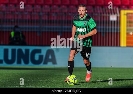 Monza, Italia. 22nd Jan, 2023. Davide Frattesi di US Sassuolo visto in azione durante la Serie A 2022/23 partita di calcio tra AC Monza e US Sassuolo all'U-Power Stadium. (Punteggio finale; AC Monza 1:1 US Sassuolo) (Foto di Fabrizio Carabelli/SOPA Images/Sipa USA) Credit: Sipa USA/Alamy Live News Foto Stock