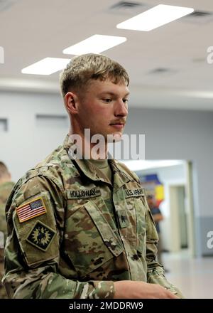 STATI UNITI Tyler Holloway assegnato alla Brigata di artiglieria della Guardia Nazionale del Wyoming 115th è classificato individualmente durante il Concorso migliore guerriero della Guardia Nazionale dell'Armata 2022, luglio 22, presso il sito di addestramento Volontario, Smyrna, Tenn. Holloway si trovava accanto ad altri 13 soldati della Guardia Nazionale e ufficiali non commissionati provenienti da tutta la nazione. Foto Stock