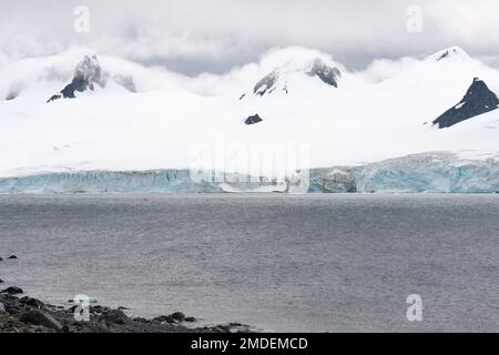 Il cambiamento dei modelli meteorologici nella regione Antartica sta causando grandi variazioni ai ritmi stagionali stabiliti e cambiamenti nell'ambiente fisico Foto Stock