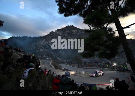 Monte Carlo, Principato di Monaco. 22nd Jan, 2023. SebastienÂ OGIER, VincentÂ LANDAIS, TOYOTA GAZOO RACING, TOYOTA GRÂ YarisÂ Rally1Â HYBRID Credit: Independent Photo Agency/Alamy Live News Foto Stock