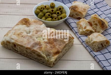 Pinsa Bianca Umbra, tipo di pizza italiana originaria dell'Umbria. Foto Stock