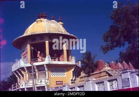Sri Kanchi Kamakoti Peetam Sankara Matam, Rameswaram si trova proprio sulla riva del mare di Agni Teertham, a breve distanza dal Tempio di Ramanathaswamy. Sia i Mati di Shankara che i Mati di Ramakrishna sono monasteri che hanno monaci che praticano e propogano il Vedanta. Shankara Math è specializzata nella vita di Shankara Foto Stock