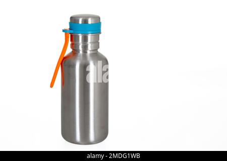 Thermal inox modello di confezionamento sottovuoto thermos argento flacone inox su fondo bianco Foto Stock